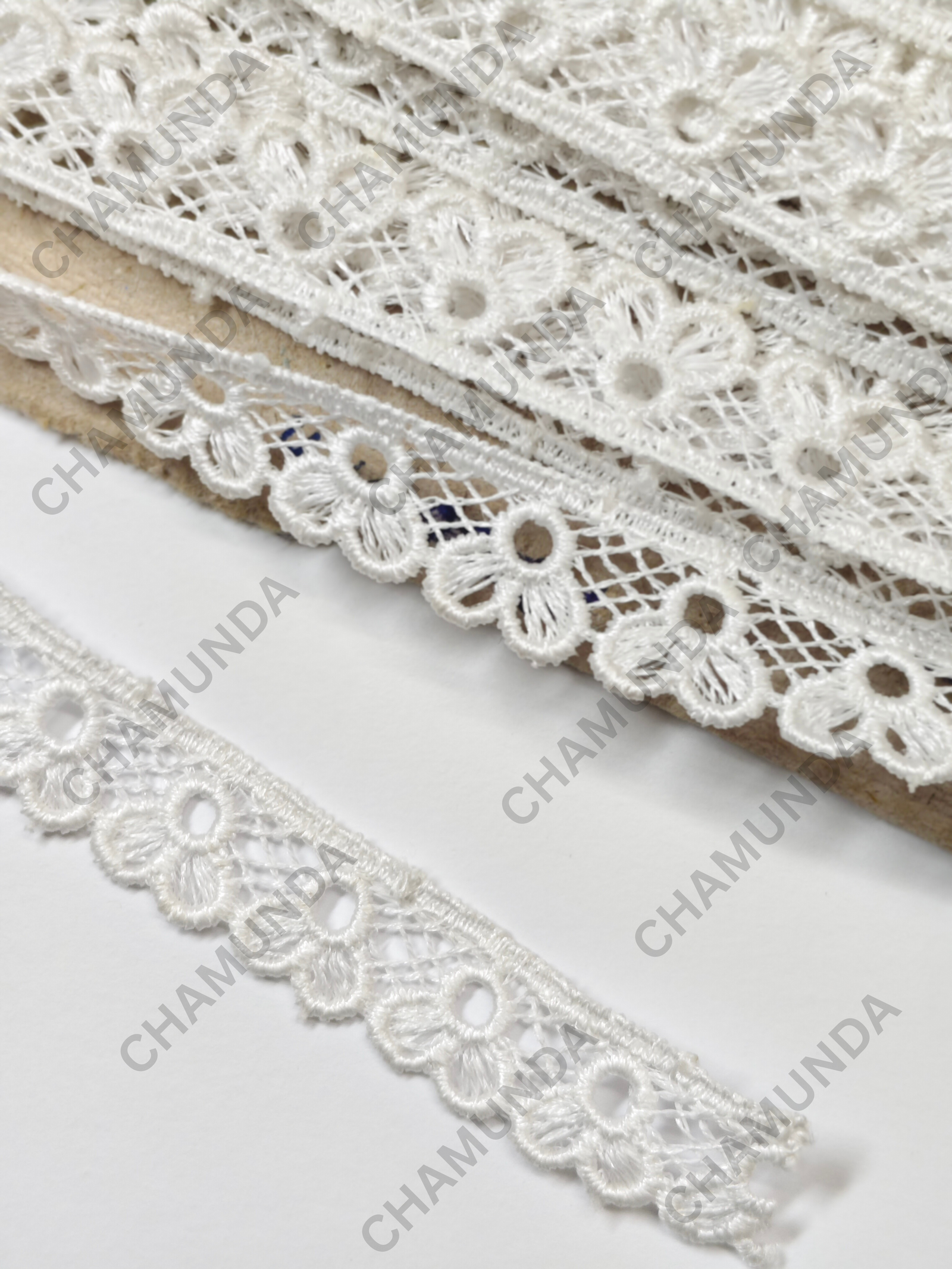White circular mesh flower pattern GPO Lace Trim